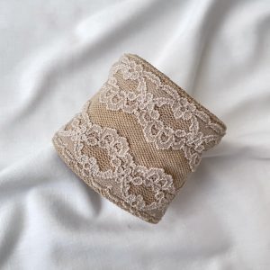 Cufflet beige cream lace 1