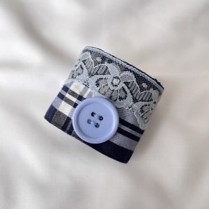 Cufflet lace button